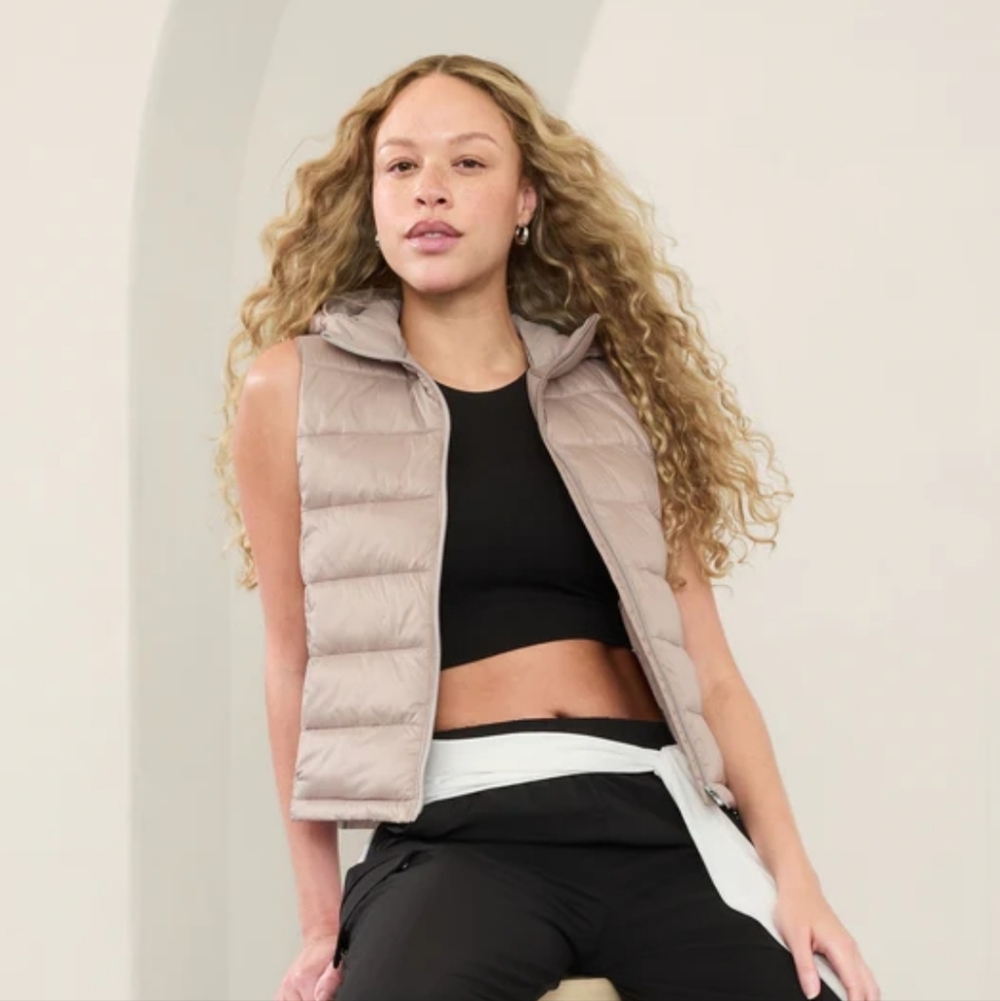 Athleta Aire Puffer Vest Hood Beige Gilet XS Women's